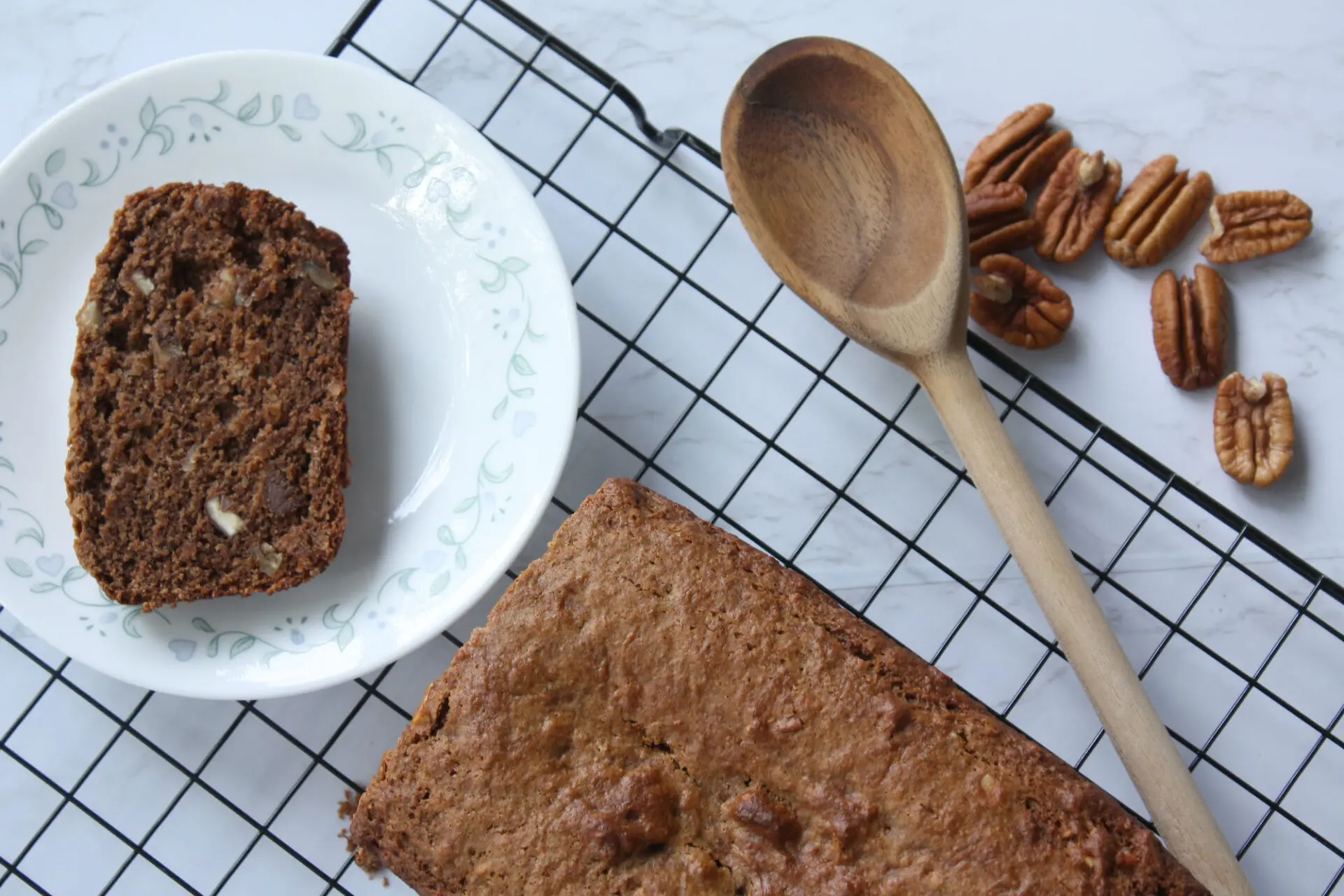 Cinnamon Pecan Banana Bread overhead picture | hearth health happiness