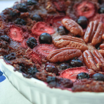close-up of baked oatmeal with strawberries, blueberries, and pecans | hearth health happiness
