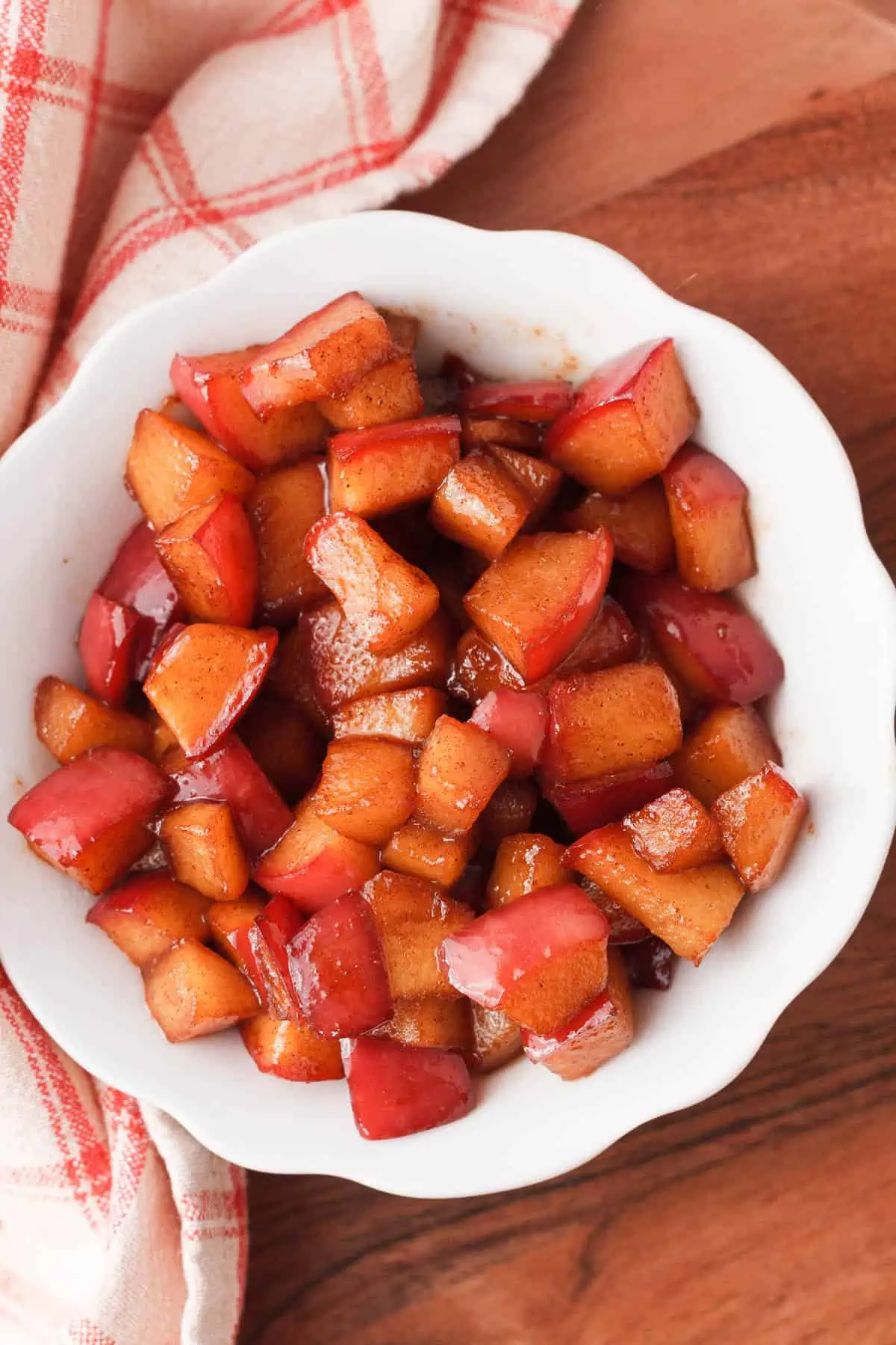 closeup of apple pieces in small serving bowl